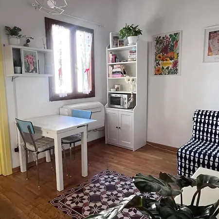 Charming In San Frediano Apartment